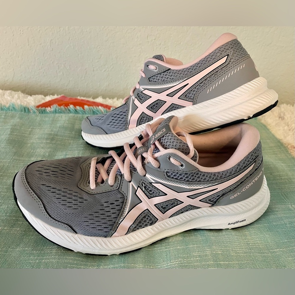 Asics Gel Contend 7 Running Shoes Size 9
EUC